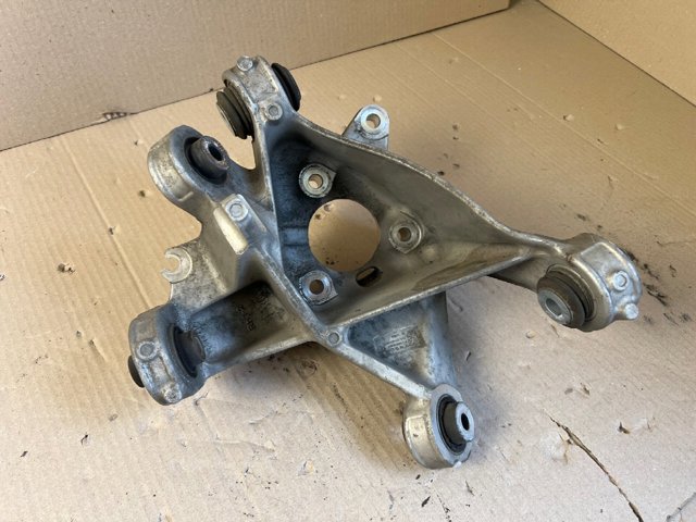 Цапфа поворотная правая 118841600F TESLA