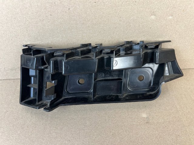 Правый кронштейн заднего бампера 11A807394A VAG