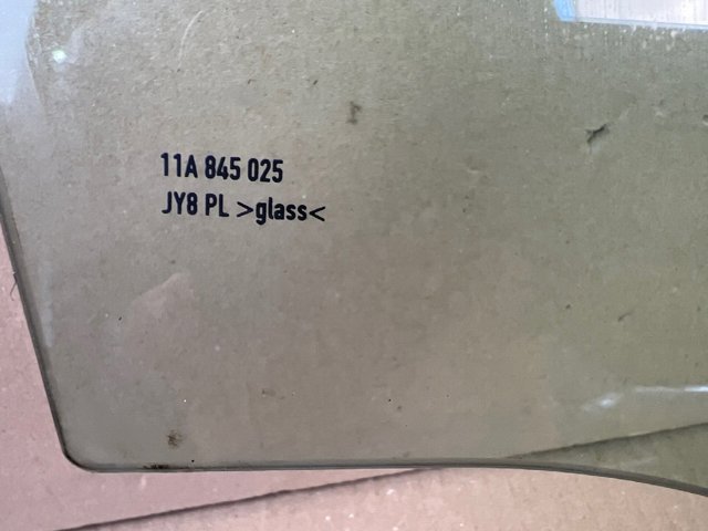 11A845025 Стекло двери задней левой купить Ужгород
