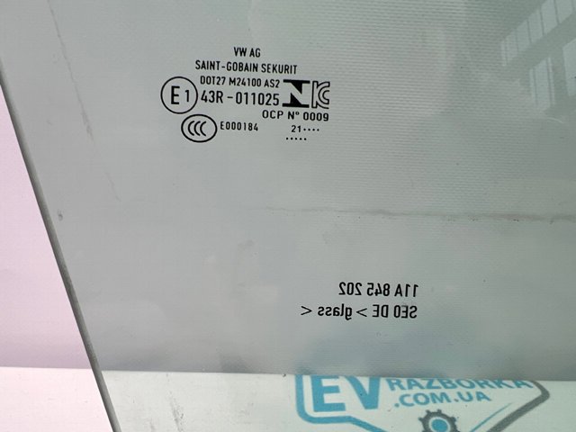 Стекло передней правой двери 11A845202 VAG