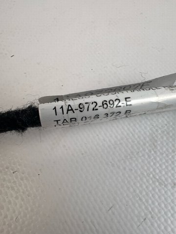 Тросик двери задней правой 11A972692E VAG