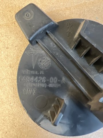 TESLA 149442600A Заглушка бампера буксировочного крюка задняя в наличии Днепр