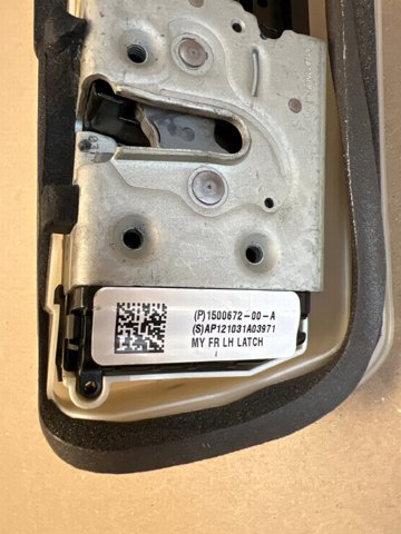 Запор кабины 150067200A TESLA