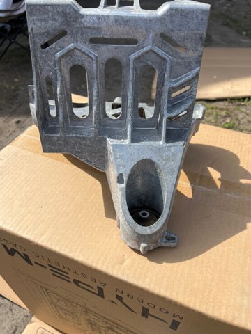 150069600B TESLA Кронштейн компрессора кондиционера купить в Ужгород
