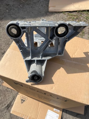 150069600B TESLA Кронштейн компрессора кондиционера купить в Киев
