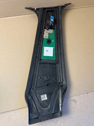 Обшивка стойки кузова внутренняя, средняя правая 150688600G TESLA