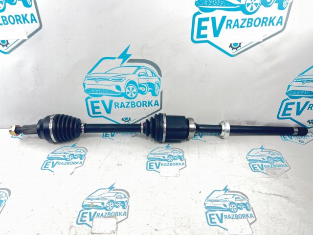 Полуось передняя, правая LR024755 MARKET (OEM)