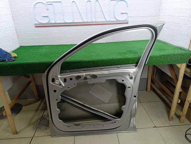 VOLVO 32351575 Дверь передняя правая в наличии Николаев