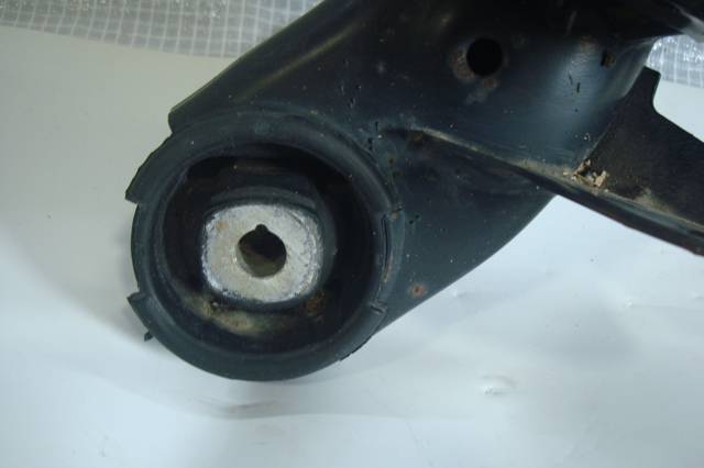 33306786972 BMW Сайлентблок задней балки (подрамника) купить в Каменское