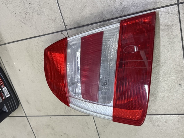 Задний левый стоп Skoda SuperB 1