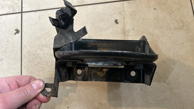 181376 PEUGEOT Кронштейн подушки (опоры) двигателя левой купить в Харьков