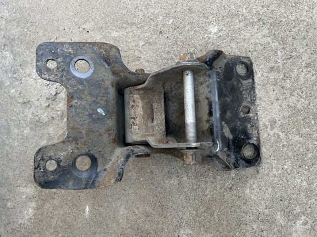 Кронштейн рессоры заднего моста 8200785137 RENAULT