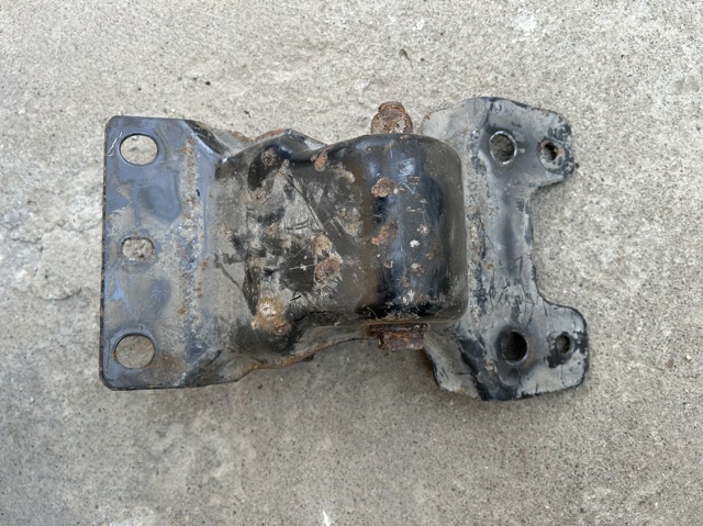 8200785137 RENAULT Кронштейн рессоры заднего моста купить в Хмельницкий