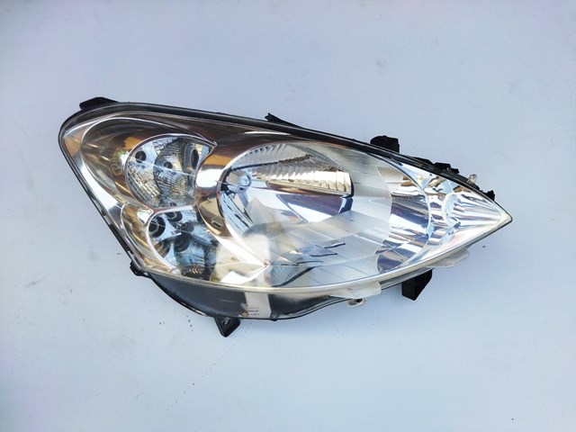 Вставка фары правой 9682829280 PEUGEOT