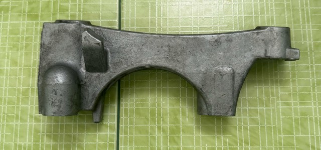 Кронштейн подушки (опоры) двигателя, правой 12341F0010 TOYOTA