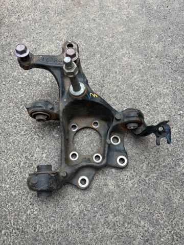 TOYOTA 4230406270 Цапфа задняя правая в наличии Каменское