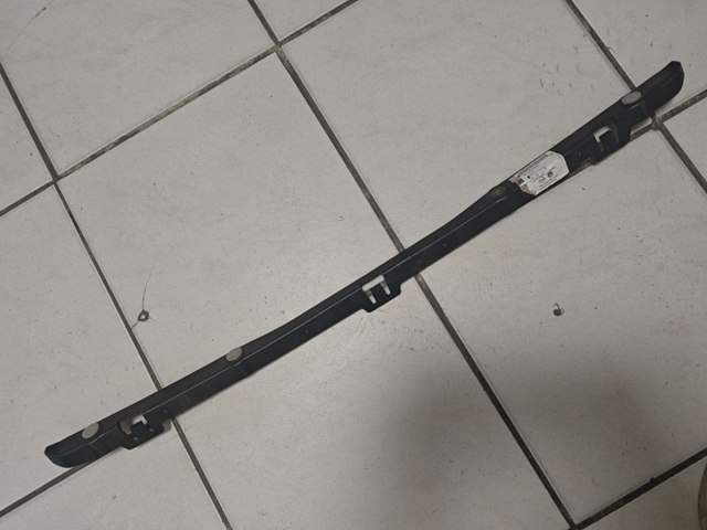 Кронштейн бампера заднего, центральный 13157605 OPEL