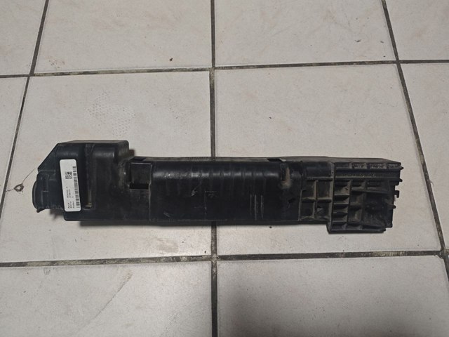 Кронштейн радиатора правый 17117593839 BMW