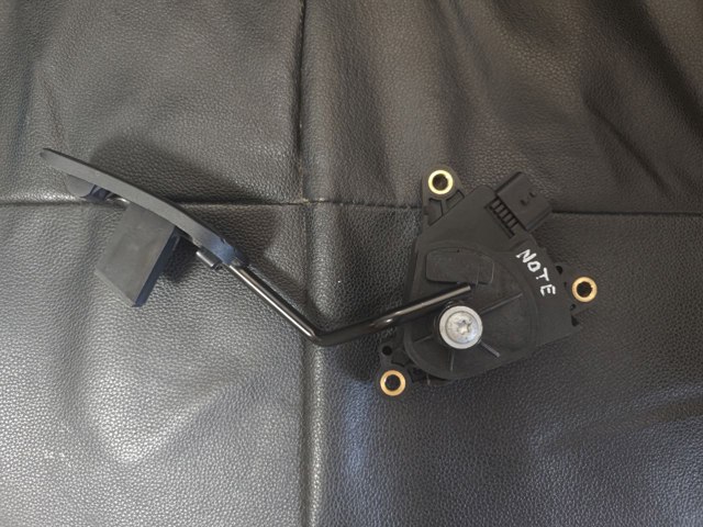 Педали газа 18002AX700 NISSAN