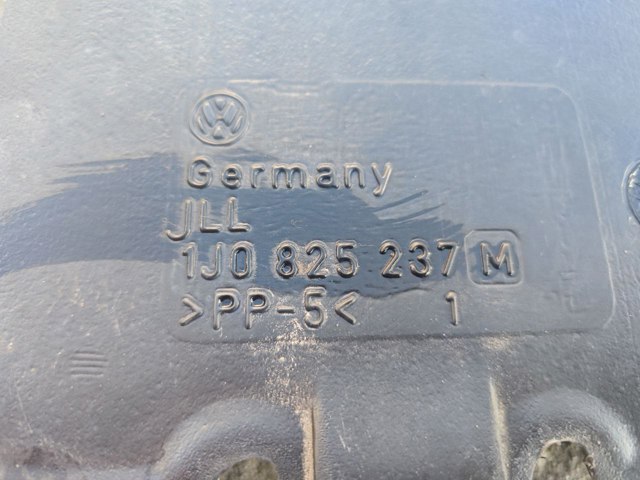 VAG 1J0825237M Защита двигателя в наличии Полтава