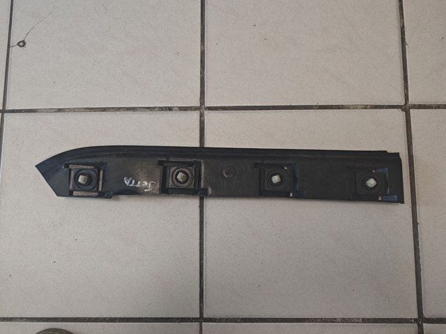 Направляющая заднего бампера, правая 1K5807394 VAG