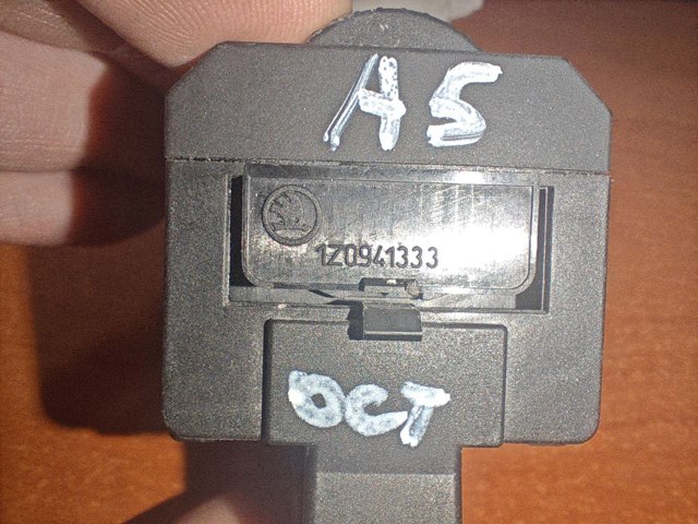 1Z0941333 Кнопка (регулятор) корректора фар купить Николаев