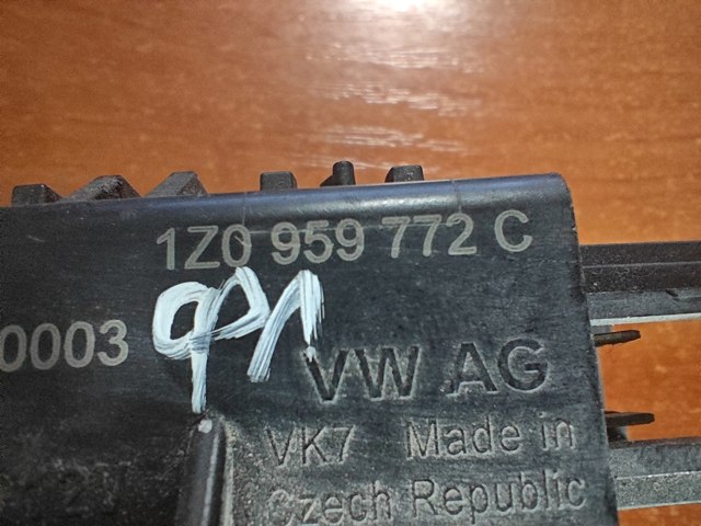 1Z0959772C Реле подогрева сиденья купить Тернополь