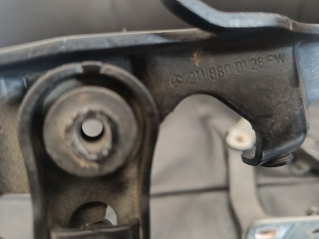 MERCEDES 2118800228 Петля капота правая в наличии Хмельницкий