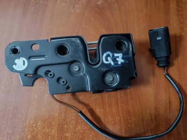 Замок крышки капота 4L0823509 VAG