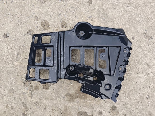 Правый кронштейн крепления бампера заднего 51122991780 BMW
