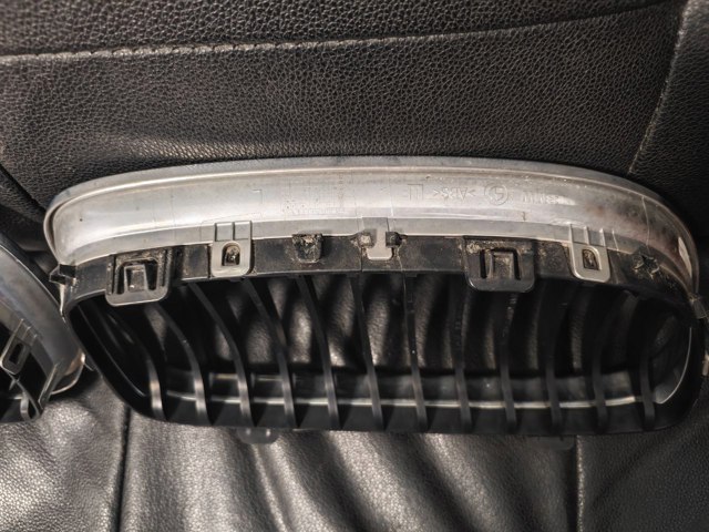 51137201968 BMW Решетка радиатора правая купить в Сумы