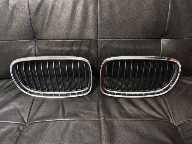 Решетка радиатора правая 51137201968 BMW