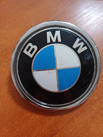 Эмблема на крышку багажника 51147157696 BMW