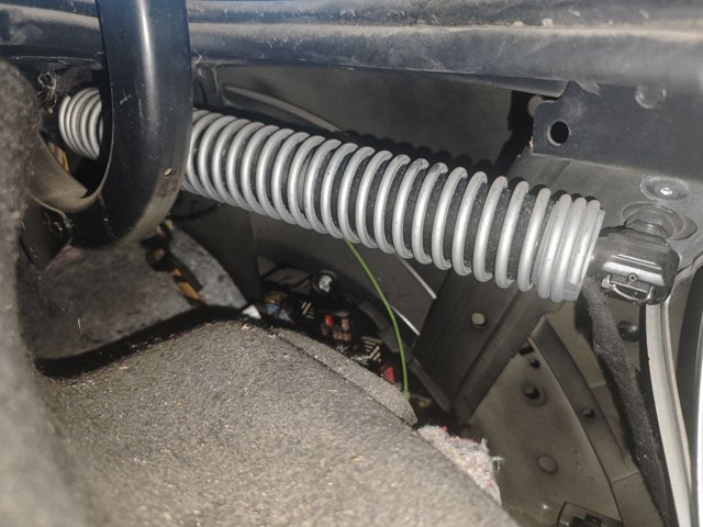 Газовый упор багажника 51247207010 BMW