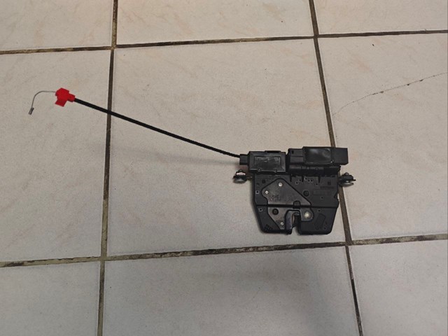 Замок и ручка двери задка 51247269543 BMW