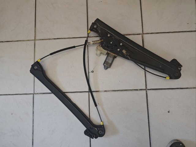 Стеклоподъемник передней двери 51337024811 BMW