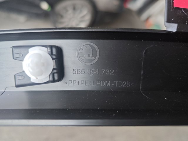 5658547329B9 VAG Расширитель (накладка) арки переднего крыла правый купить в Николаев