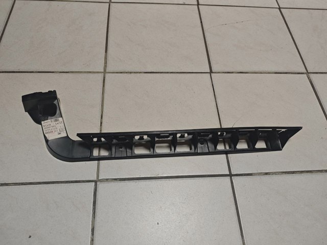 Направляющая заднего бампера, левая 5E9807863 VAG