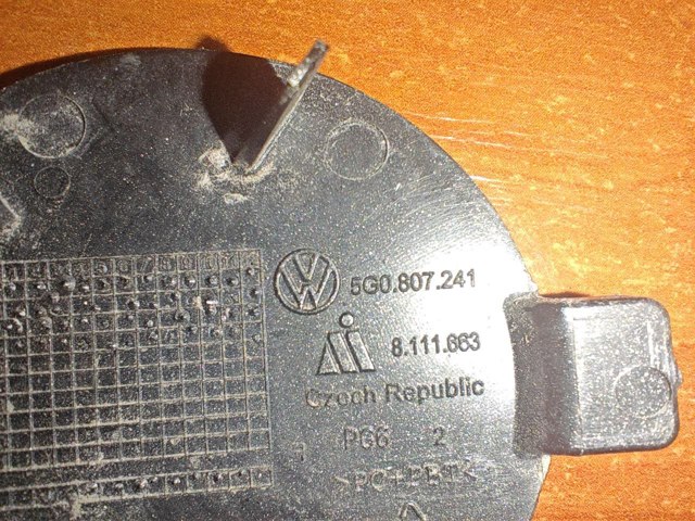 VAG 5G0807241 Заглушка бампера буксировочного крюка передняя в наличии Черкассы