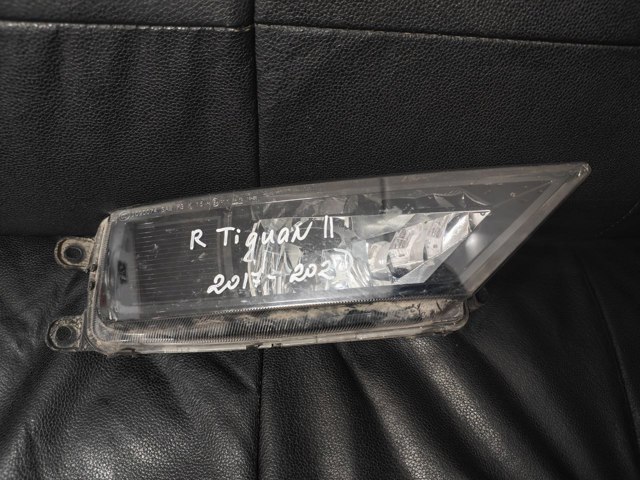 Противотуманка правая 5NA941700B VAG