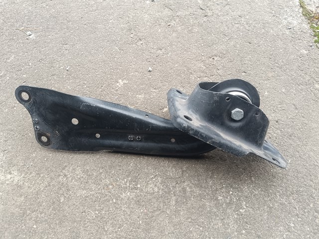 Рычаг/тяга задней подвески продольный нижний, правый 5Q0505226C VAG