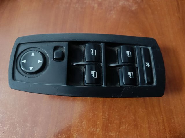 Кнопки переднего левого стекло подъёмника 61313414352 BMW