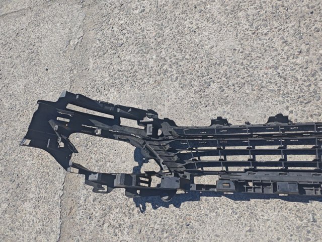 RENAULT 622548143R Решетка бампера переднего центральная в наличии Тернополь