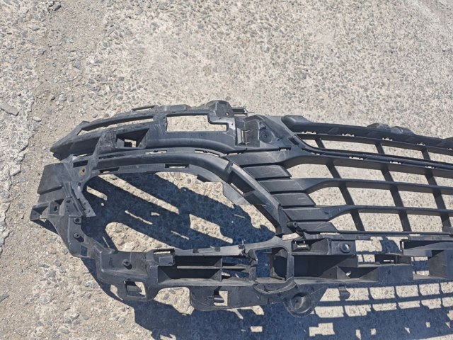 RENAULT 622548143R Решетка бампера переднего центральная в наличии Львов