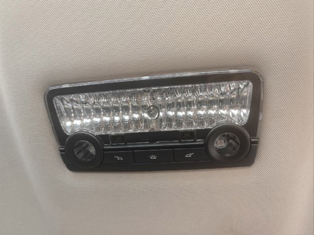 Плафон освещения кабины 63319240763 BMW