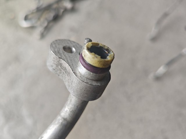 64539228239 BMW Шланг кондиционера, от компрессора к радиатору купить в Сумы