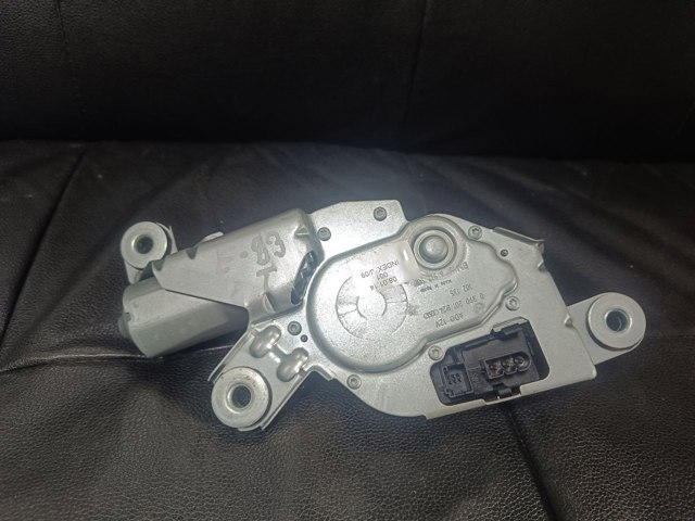 Стеклоочиститель двери задка 67636917907 BMW