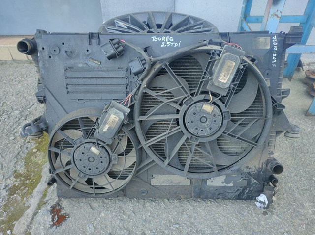 Діфузор радіатора охолодження в зборі touareg 2002-2006 2.5 tdi (7l0959455c, 7l0959455d) 7L0121203F