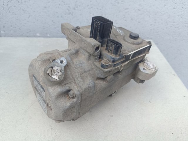 Компрессор кондиционера 8837048021 TOYOTA