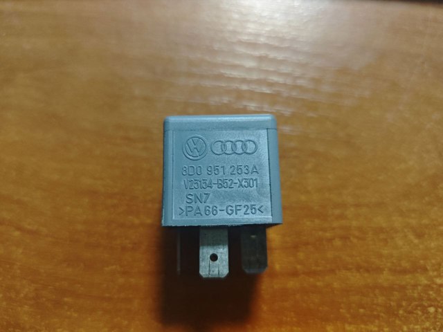 8D0951253A Реле вентилятора купить Чернигов